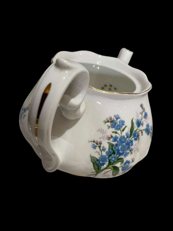 Teapot Royal Albert lid damaged