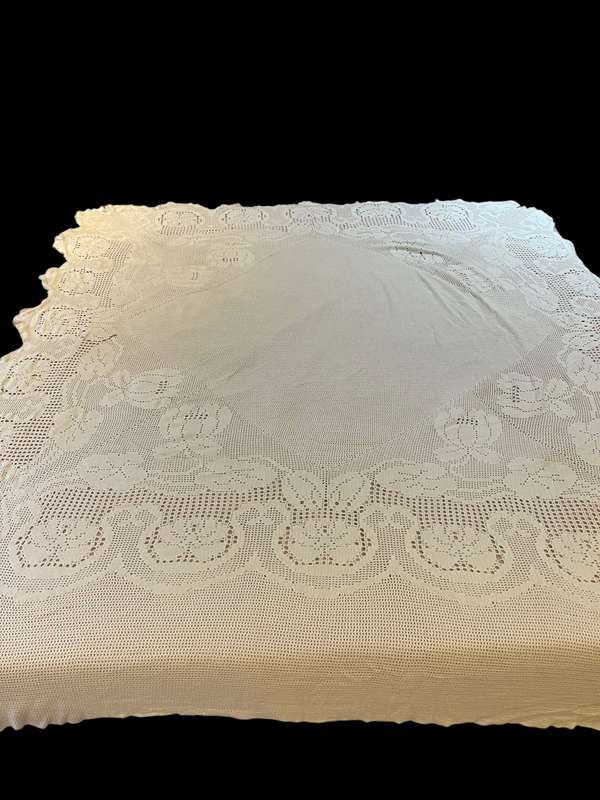 Blanket/tablecloth/throw crochet