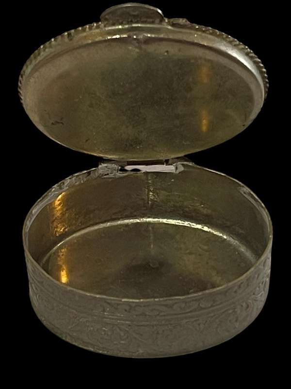 Pill box/trinket holder