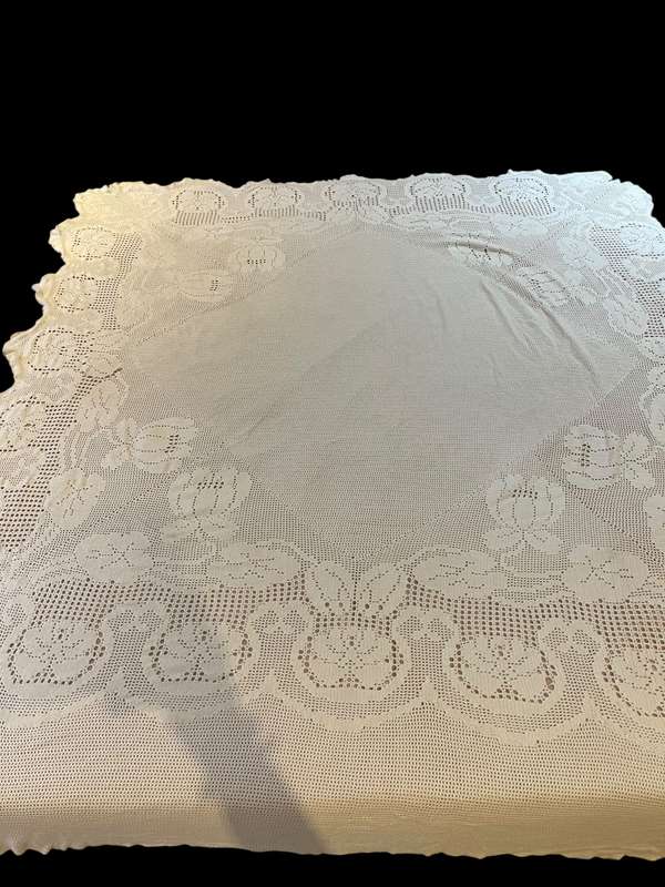 Blanket/tablecloth/throw crochet