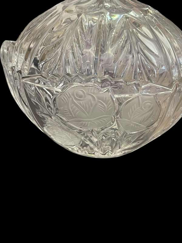 Holder lidded crystal oval shaped