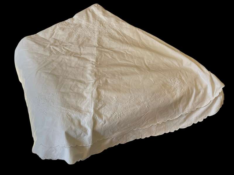 Tablecloth embroidered round(NR16)