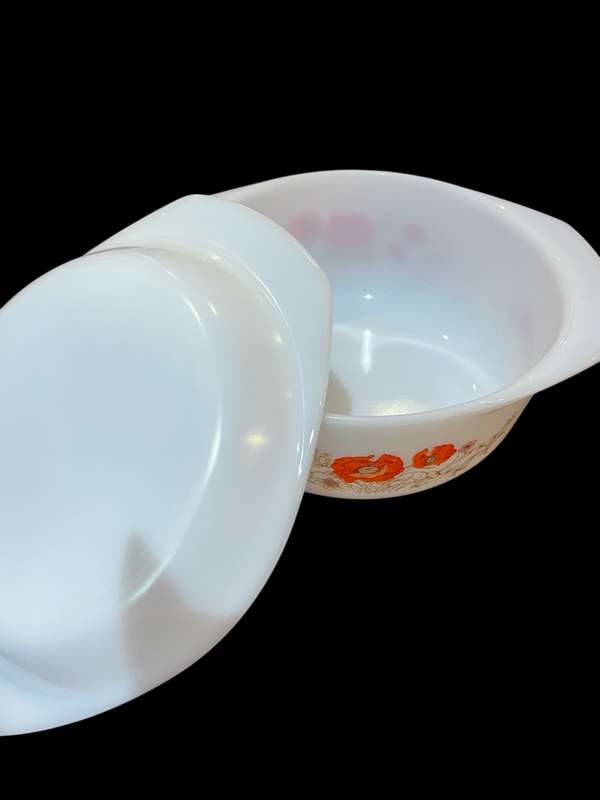 Oven dish milk glass lidded(NR7)