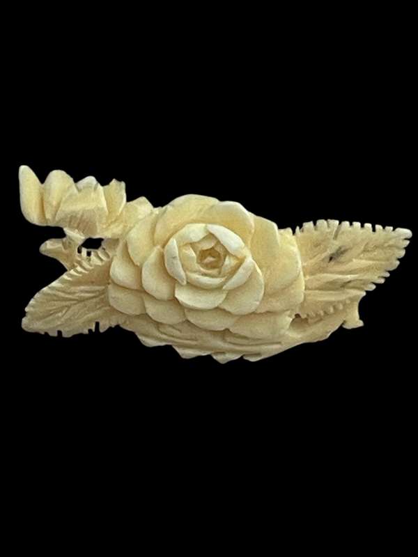 Brooch bone vintage(CC)