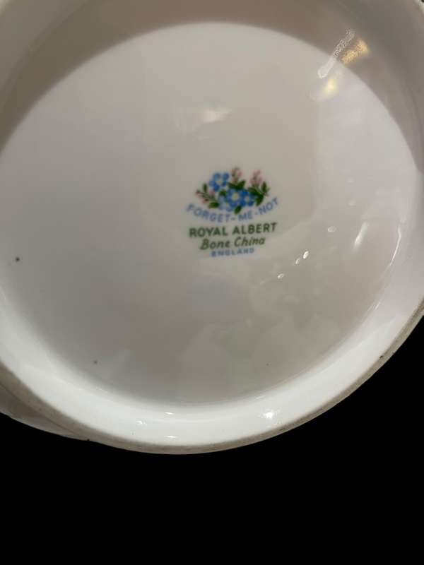 Teapot Royal Albert lid damaged