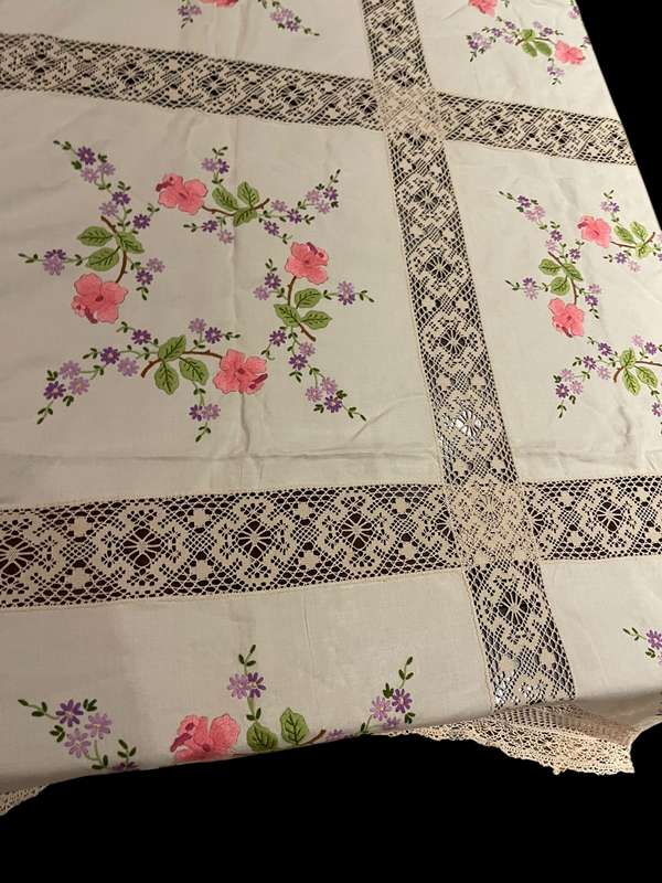 Tablecloth embroidered