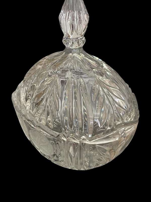 Holder lidded crystal oval shaped