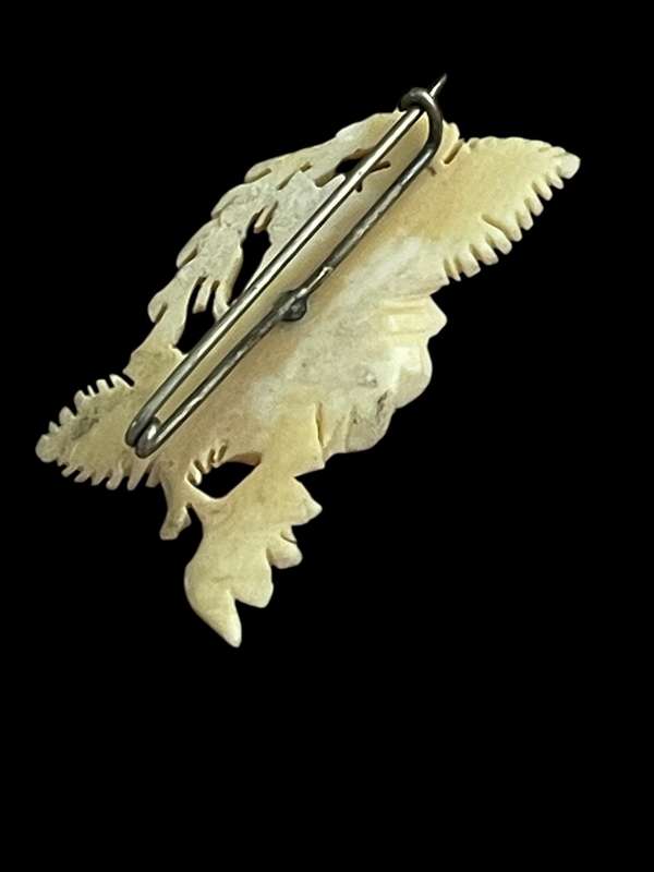Brooch bone vintage(CC)