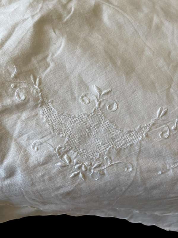 Tablecloth embroidered round(NR16)