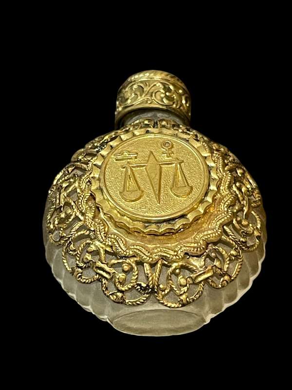 Perfume bottle filigree