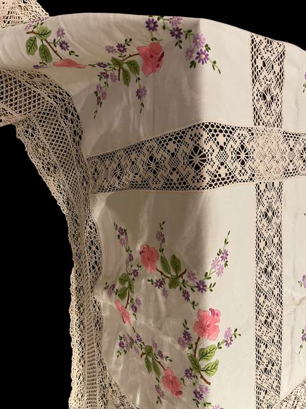 Tablecloth embroidered