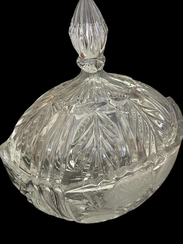 Holder lidded crystal oval shaped