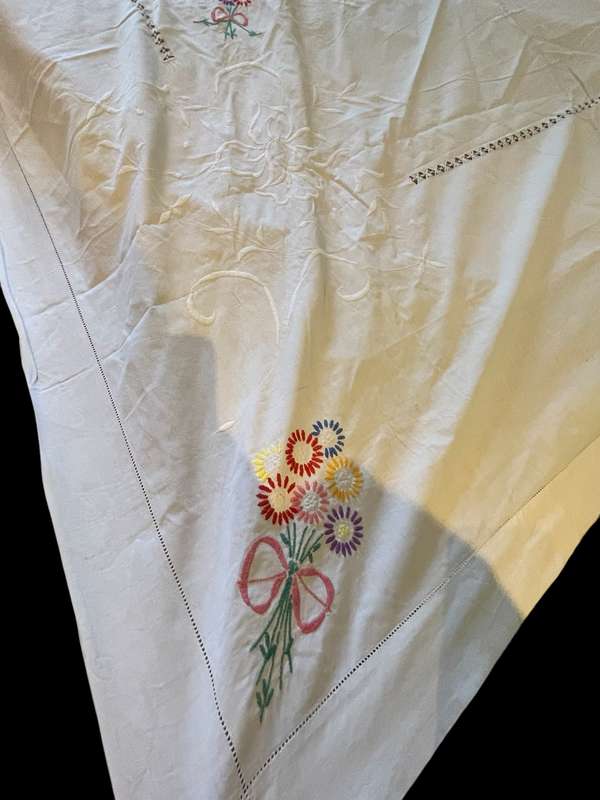Tablecloth embroidered(NR51)