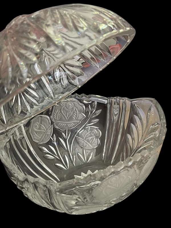 Holder lidded crystal oval shaped