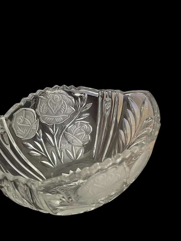 Holder lidded crystal oval shaped