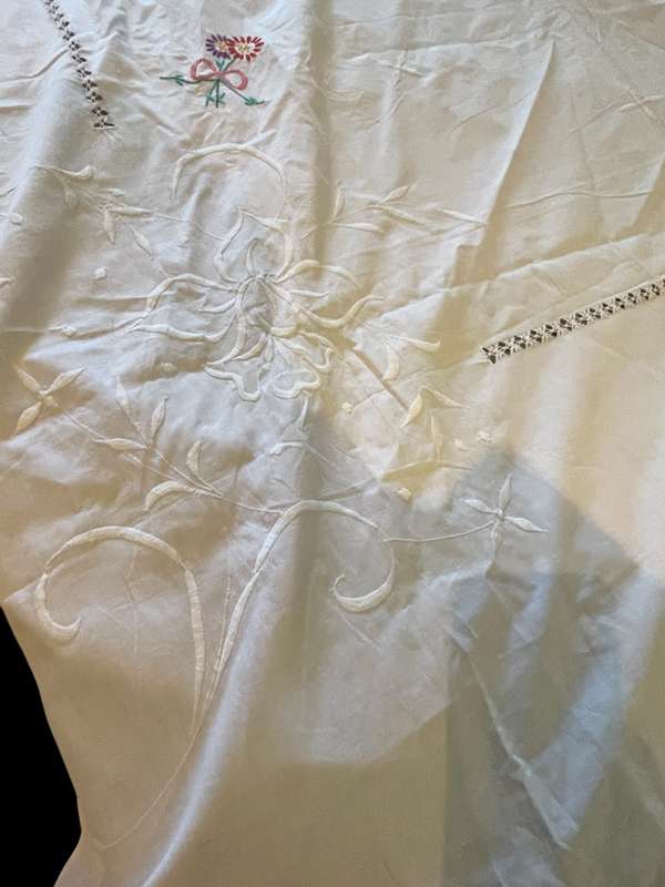 Tablecloth embroidered(NR51)
