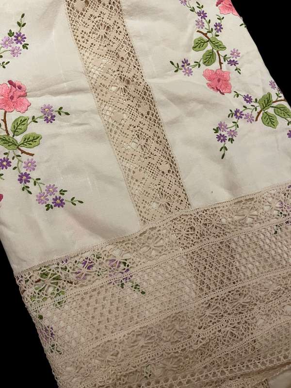 Tablecloth embroidered