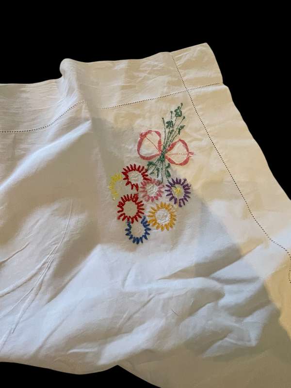Tablecloth embroidered(NR51)