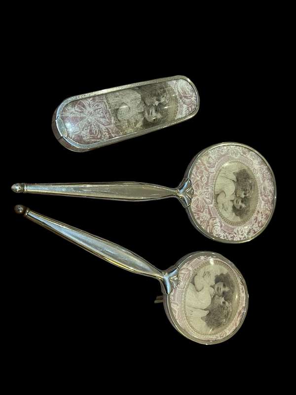 Brush mirror dresser set