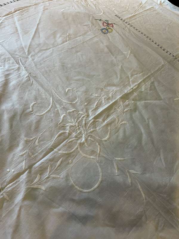 Tablecloth embroidered(NR51)
