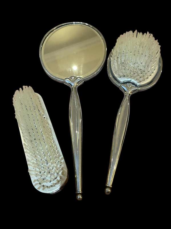 Brush mirror dresser set