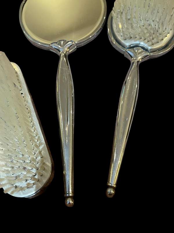 Brush mirror dresser set