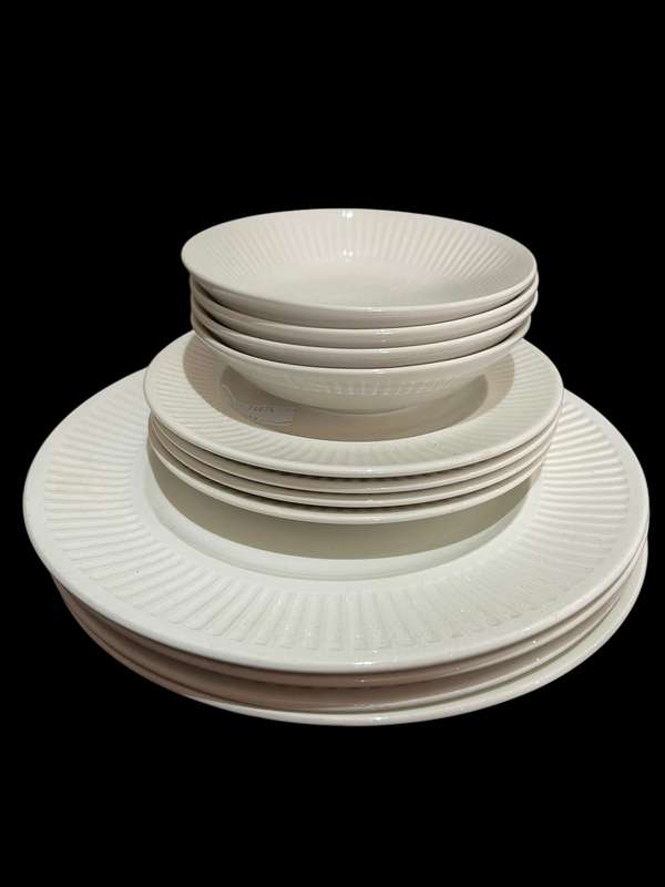 Dinner service/set Johnsons x4