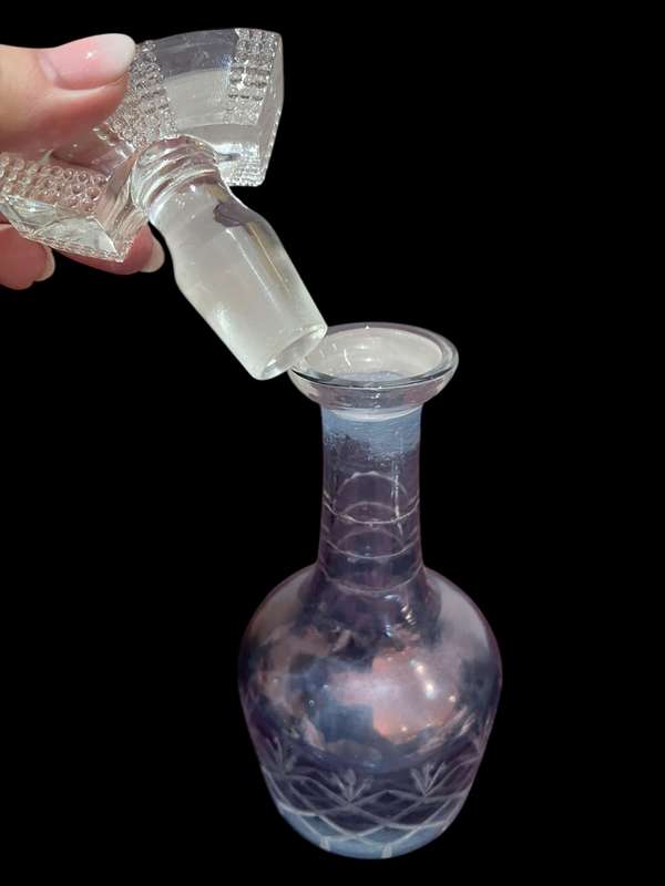 Perfume/dresser/bath oil bottle
