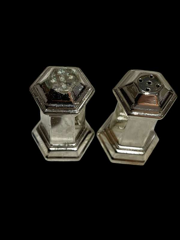 Salt pepper sets per set