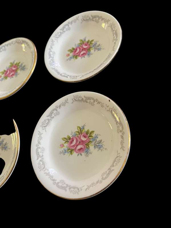 Plates/teaspoon rests Royal Albert each