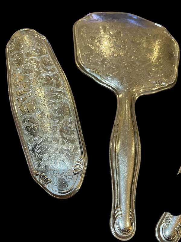 Brush mirror dresser set