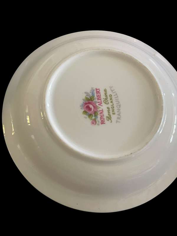 Plates/teaspoon rests Royal Albert each