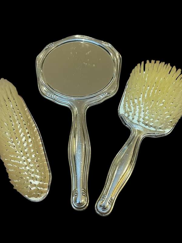 Brush mirror dresser set