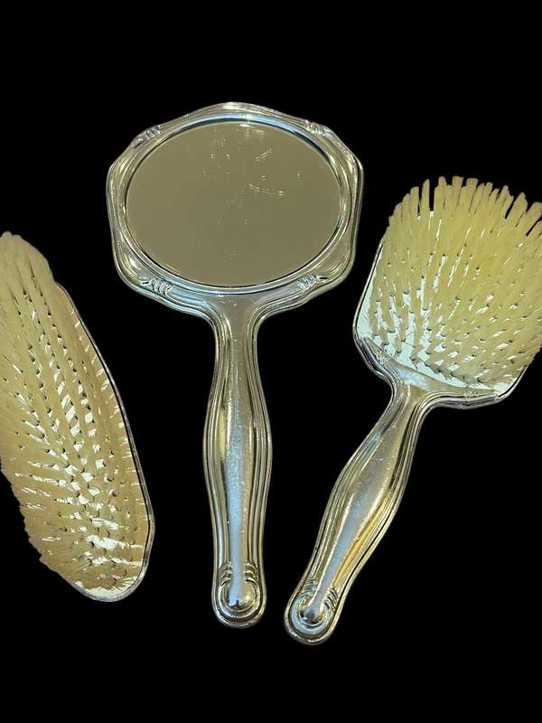 Brush mirror dresser set