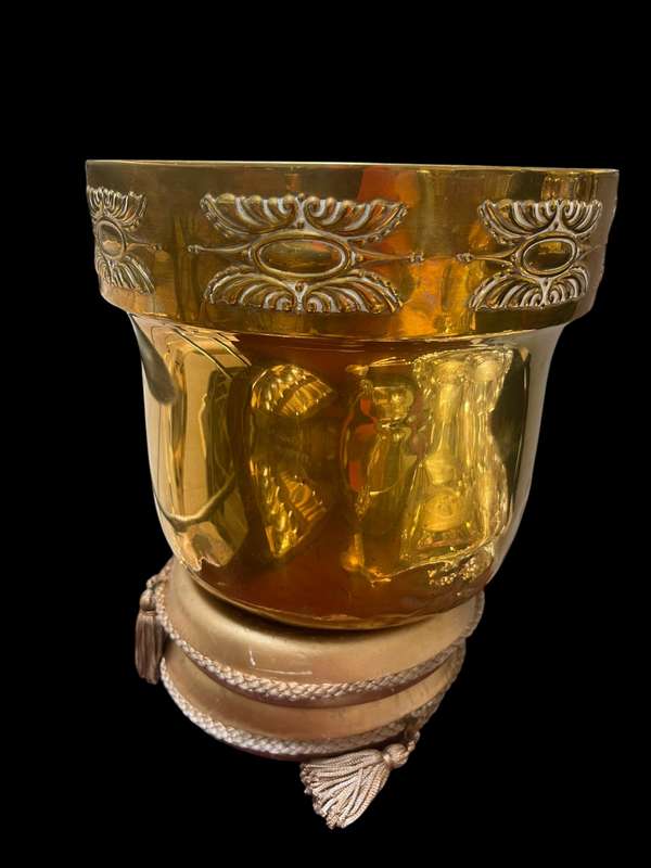 Planter brass