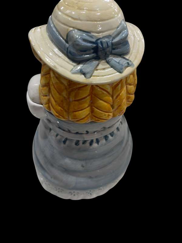 Biscuit barrel
