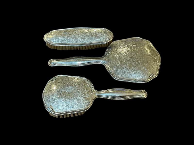 Brush mirror dresser set