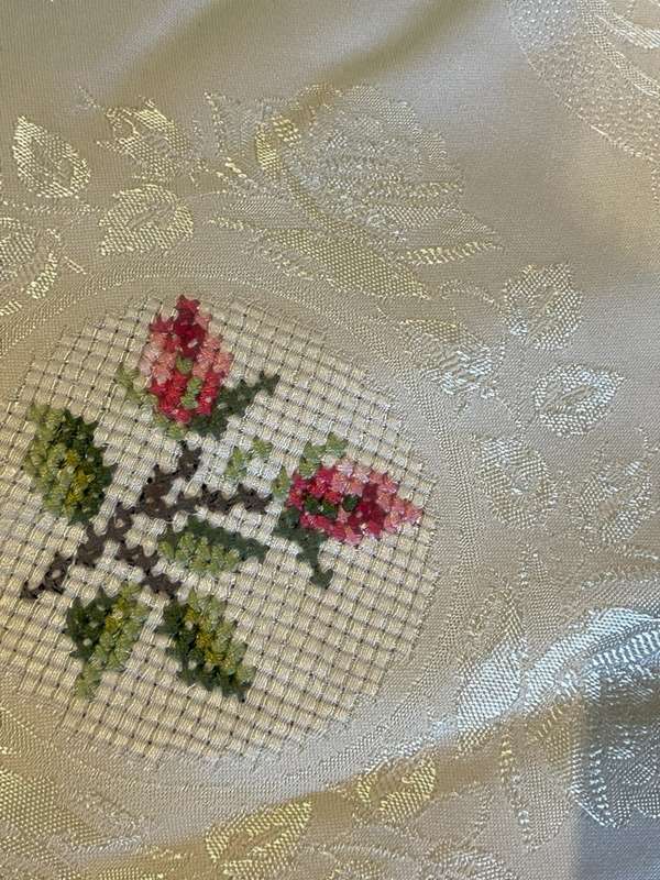 Tablecloth embroidered (NR65)