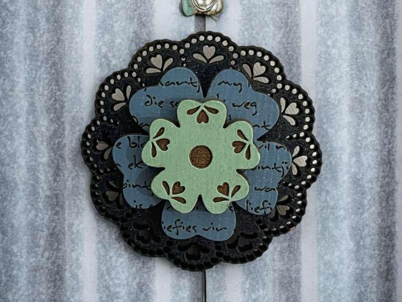 Brooch wood