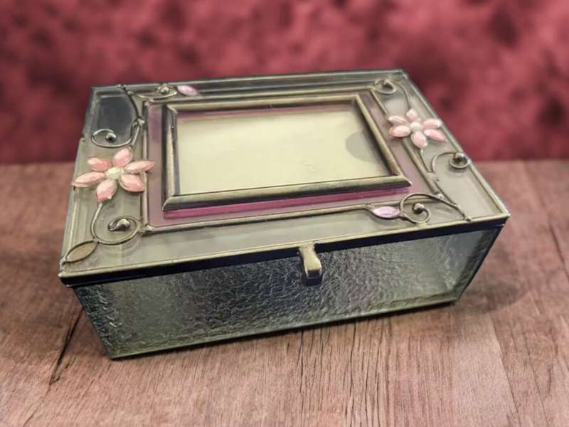 Jewellery box lead painted glass