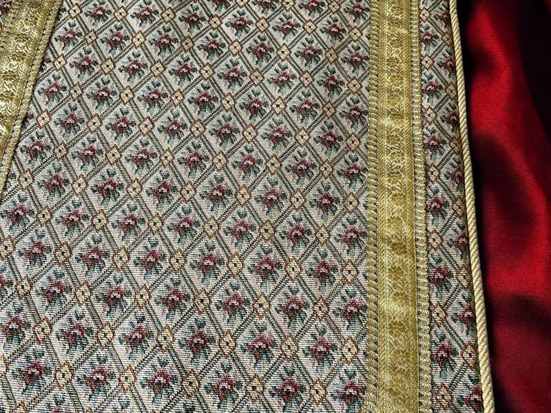 Table runner brocade