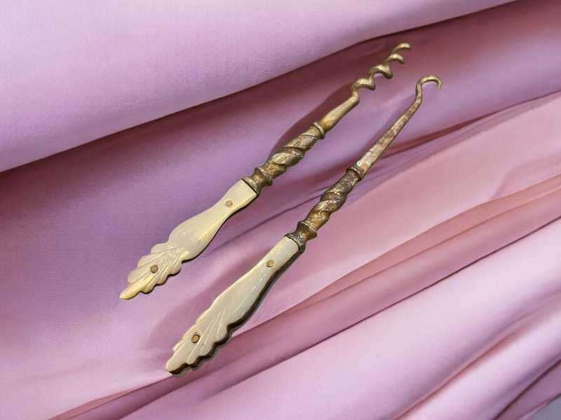 Manicure/corset hook set