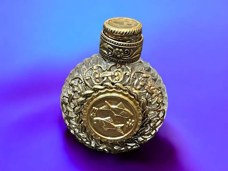 Perfume bottle filigree