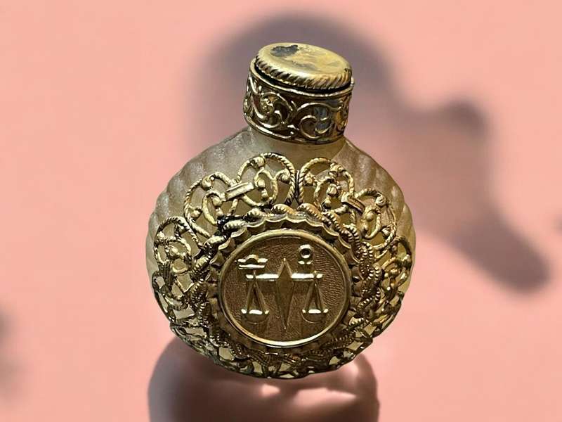 Perfume bottle filigree