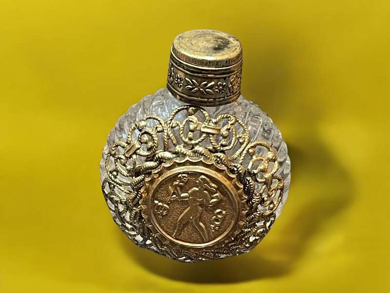 Perfume bottle filigree