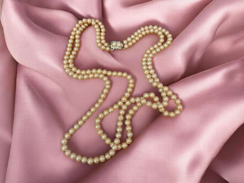 Necklace costume jewellery