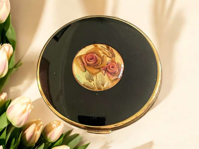 Compact Lucite carved compact
