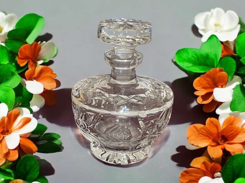 Perfume bottle rose cut