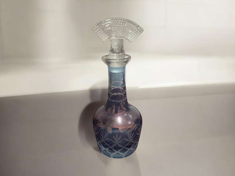 Perfume/dresser/bath oil bottle