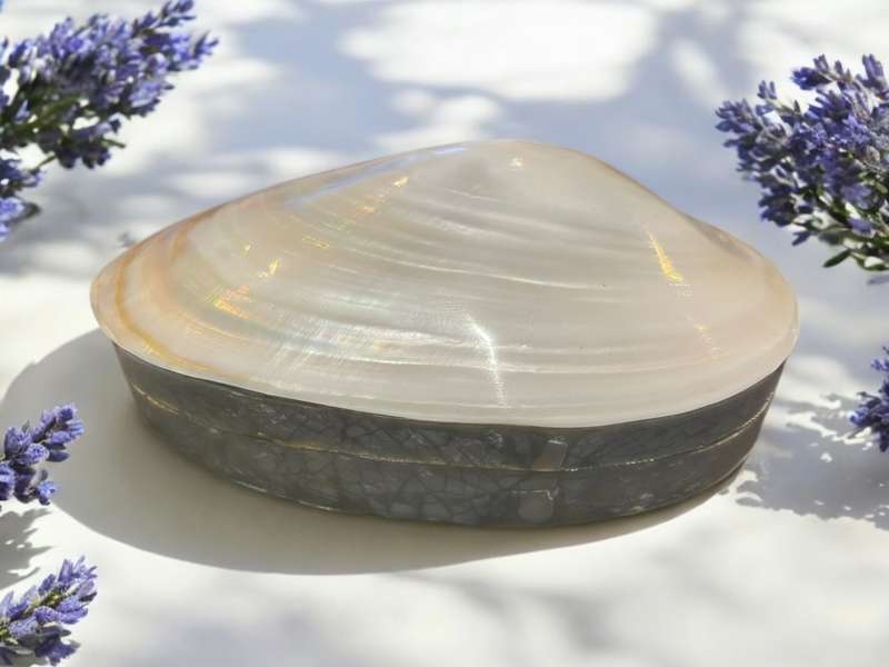 Jewellery holder mother of pearl